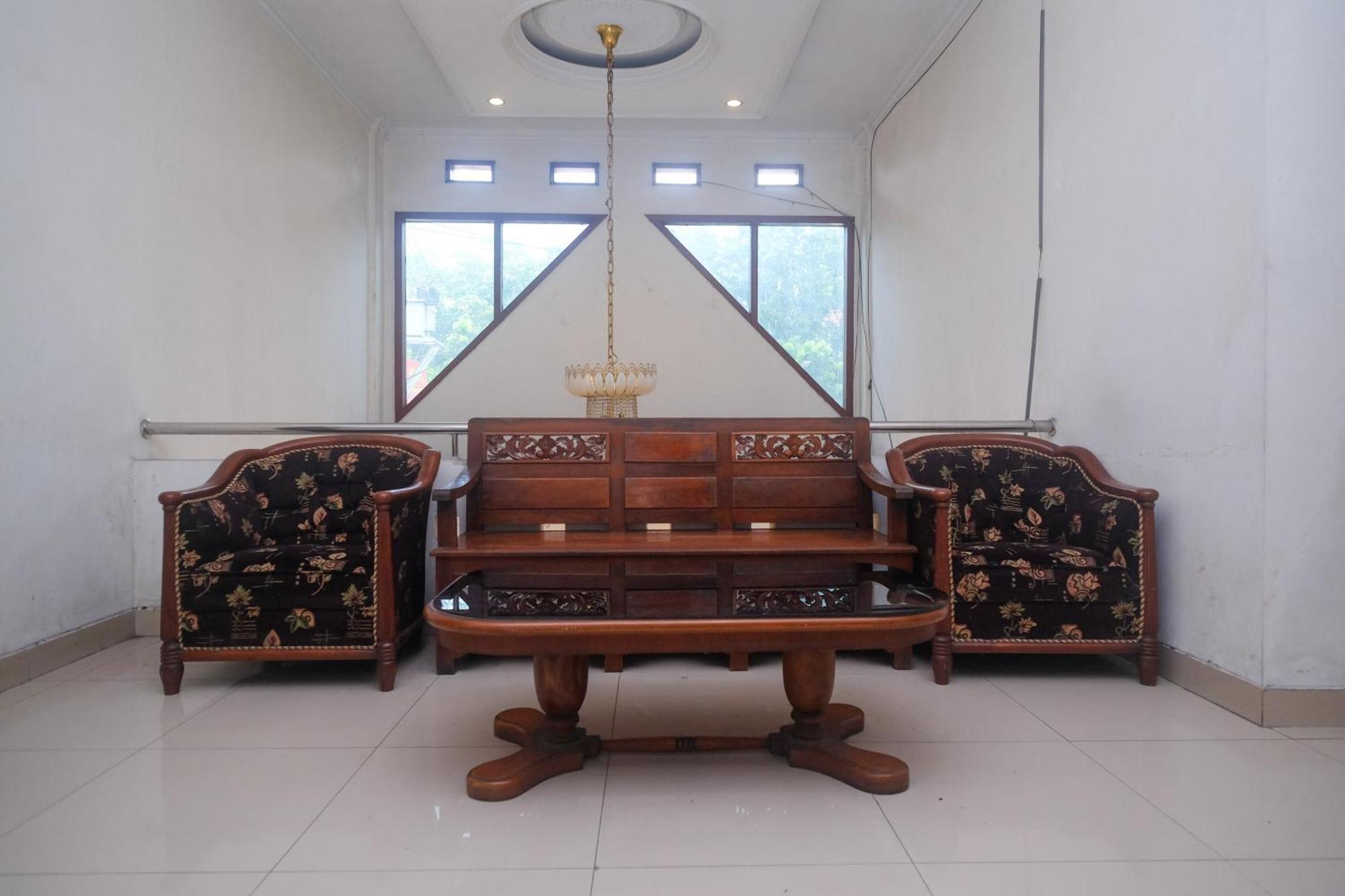 Urbanview Hotel Pondok Anggun Yogyakarta By Reddoorz Maguwo Zewnętrze zdjęcie